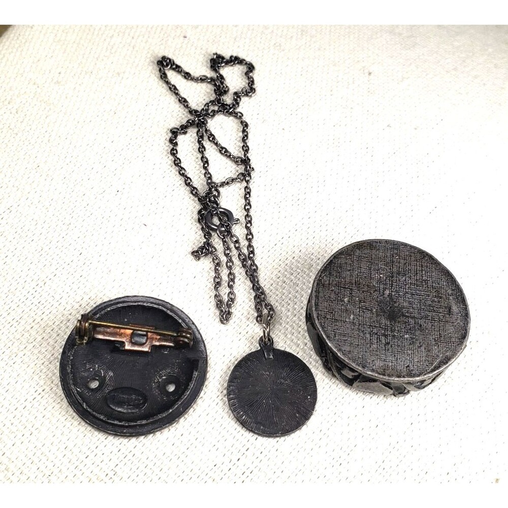 Vintage 1980's Signed Torino Pewter 3 In 1 Necklace Brooch Round Trinket Box - Picture 9 of 16